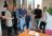 Aimée, Myla, Chris, Joop, Janne en Sacha in het makelaarskantoor